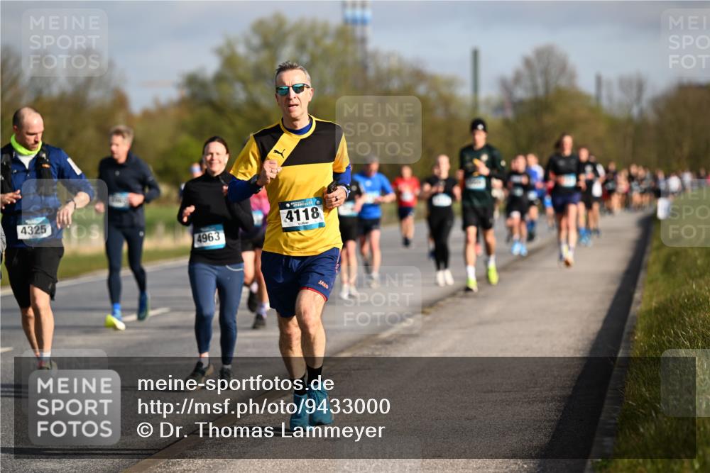 12.04.2026 - 45. Internationalen Wilhelmsburger Insellauf Dr. Thomas Lammeyer http://msf.ph/oto/9433000 12.04.2026 09:16:42 Laufen 4325, 4963, 4118 meine-sportfotos.de