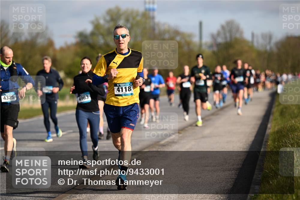 12.04.2026 - 45. Internationalen Wilhelmsburger Insellauf Dr. Thomas Lammeyer http://msf.ph/oto/9433001 12.04.2026 09:16:42 Laufen 4325, 4963, 4118 meine-sportfotos.de