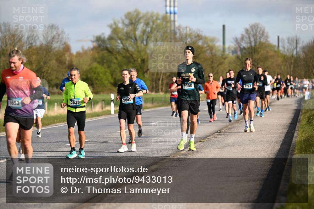 12.04.2026 - 45. Internationalen Wilhelmsburger Insellauf Dr. Thomas Lammeyer http://msf.ph/oto/9433013 12.04.2026 09:16:45 Laufen 5653, 06, 2633, 284, 5950, 2724 meine-sportfotos.de