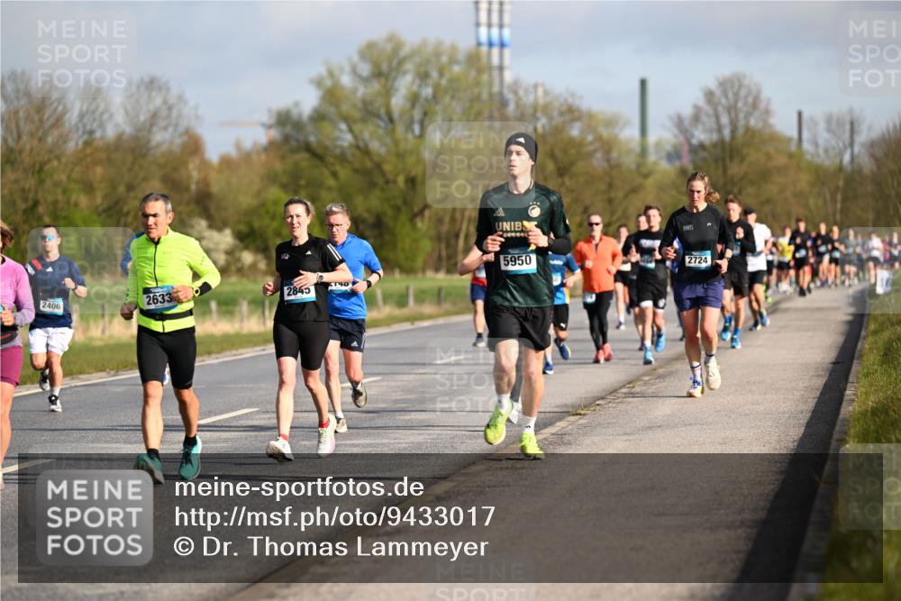 12.04.2026 - 45. Internationalen Wilhelmsburger Insellauf Dr. Thomas Lammeyer http://msf.ph/oto/9433017 12.04.2026 09:16:46 Laufen 2406, 2633, 40, 2845, 5950, 2724 meine-sportfotos.de