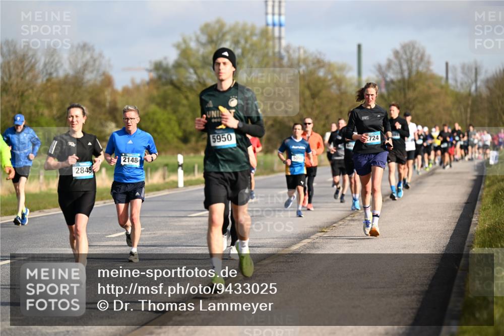 12.04.2026 - 45. Internationalen Wilhelmsburger Insellauf Dr. Thomas Lammeyer http://msf.ph/oto/9433025 12.04.2026 09:16:48 Laufen 2148, 2845, 5950, 724, 645 meine-sportfotos.de