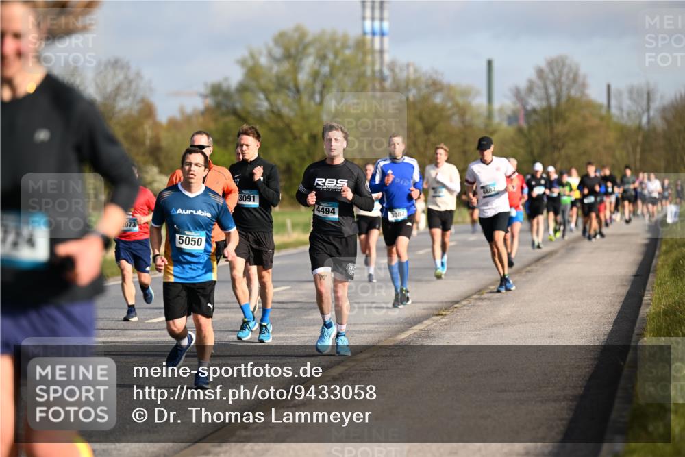 12.04.2026 - 45. Internationalen Wilhelmsburger Insellauf Dr. Thomas Lammeyer http://msf.ph/oto/9433058 12.04.2026 09:16:54 Laufen 724, 2073, 5050, 3091, 4494, 4882, 3087 meine-sportfotos.de