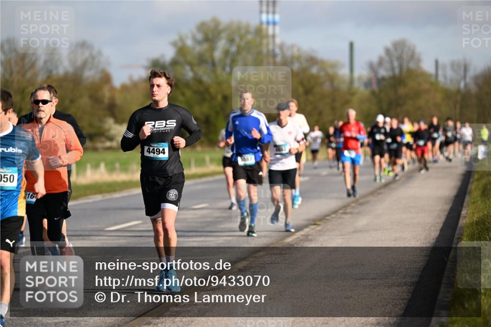 12.04.2026 - 45. Internationalen Wilhelmsburger Insellauf Dr. Thomas Lammeyer http://msf.ph/oto/9433070 12.04.2026 09:16:55 Laufen 050, 216, 4494, 1087 meine-sportfotos.de
