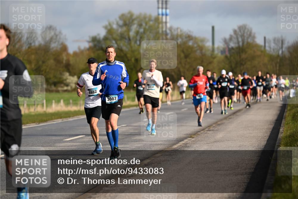 12.04.2026 - 45. Internationalen Wilhelmsburger Insellauf Dr. Thomas Lammeyer http://msf.ph/oto/9433083 12.04.2026 09:16:57 Laufen 3830, 4882, 3087 meine-sportfotos.de