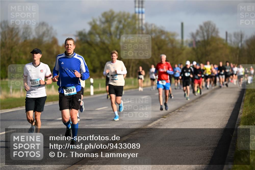 12.04.2026 - 45. Internationalen Wilhelmsburger Insellauf Dr. Thomas Lammeyer http://msf.ph/oto/9433089 12.04.2026 09:16:58 Laufen 4882, 3087 meine-sportfotos.de