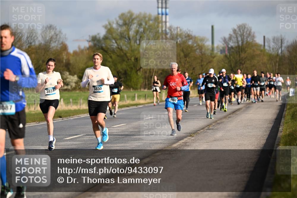 12.04.2026 - 45. Internationalen Wilhelmsburger Insellauf Dr. Thomas Lammeyer http://msf.ph/oto/9433097 12.04.2026 09:17:00 Laufen 1087, 3831, 3830, 3662 meine-sportfotos.de