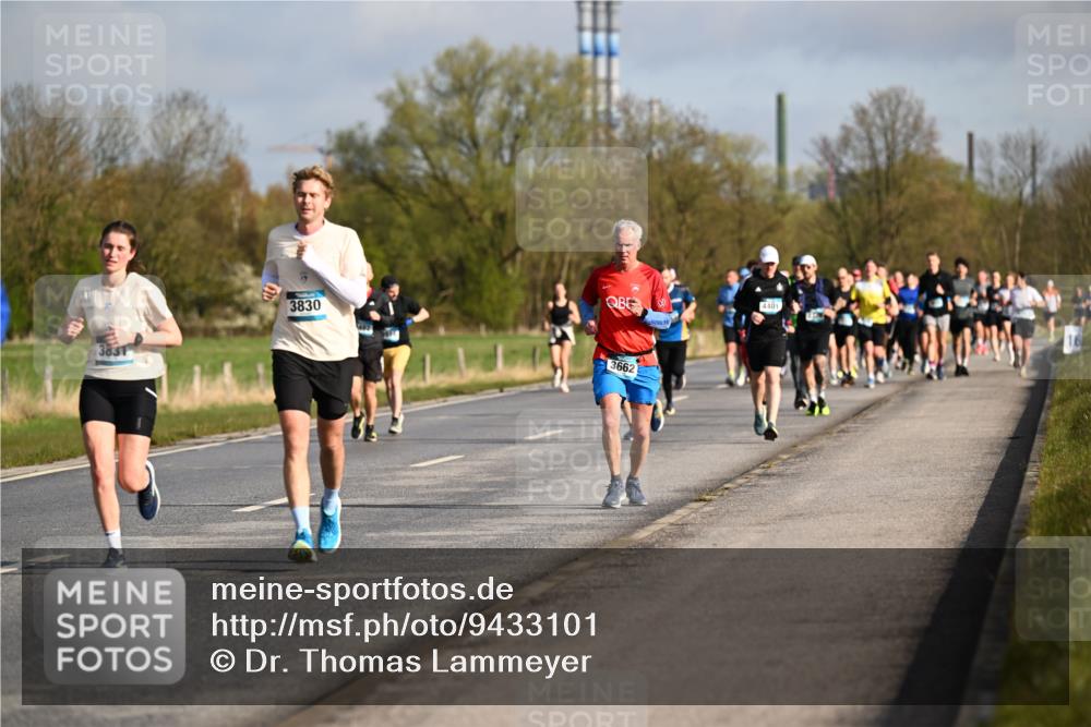 12.04.2026 - 45. Internationalen Wilhelmsburger Insellauf Dr. Thomas Lammeyer http://msf.ph/oto/9433101 12.04.2026 09:17:00 Laufen 3831, 3830, 4401, 3662 meine-sportfotos.de