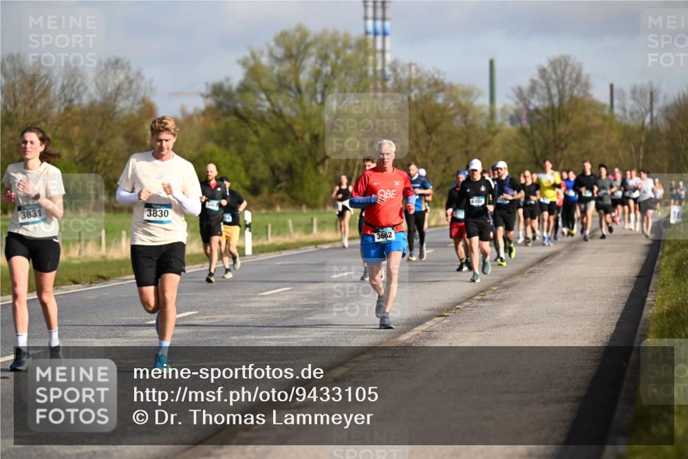 12.04.2026 - 45. Internationalen Wilhelmsburger Insellauf Dr. Thomas Lammeyer http://msf.ph/oto/9433105 12.04.2026 09:17:01 Laufen 3831, 3830, 4401, 3662 meine-sportfotos.de
