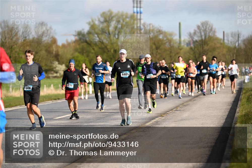 12.04.2026 - 45. Internationalen Wilhelmsburger Insellauf Dr. Thomas Lammeyer http://msf.ph/oto/9433146 12.04.2026 09:17:07 Laufen 3171, 5496, 5567, 4401, 237 meine-sportfotos.de