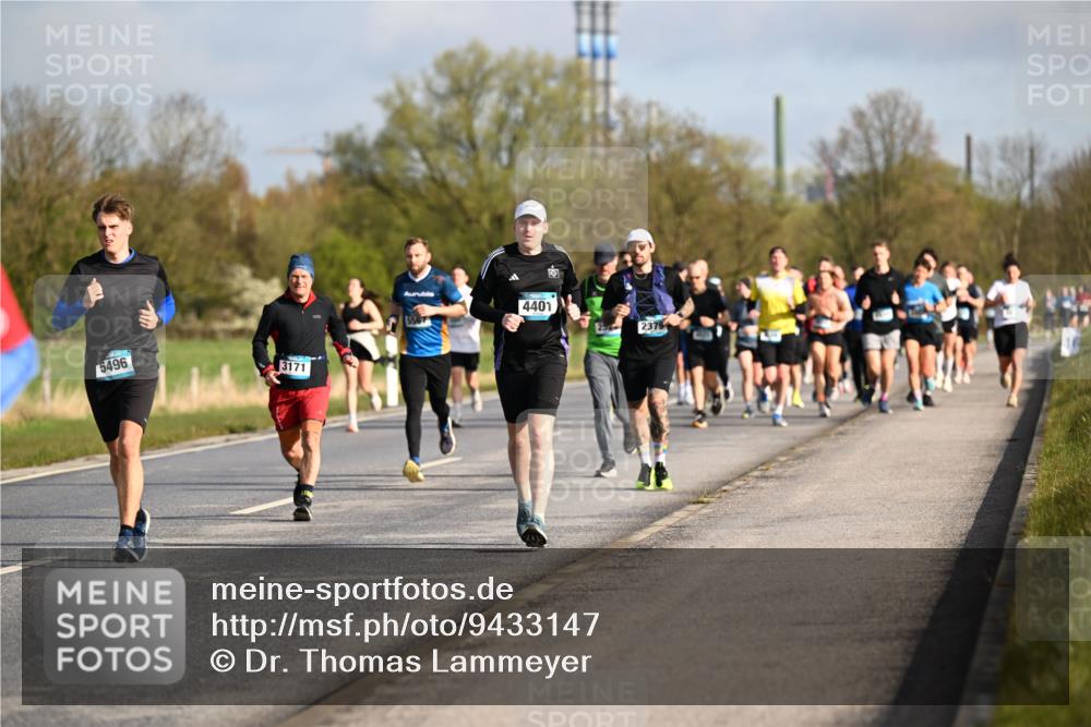 12.04.2026 - 45. Internationalen Wilhelmsburger Insellauf Dr. Thomas Lammeyer http://msf.ph/oto/9433147 12.04.2026 09:17:07 Laufen 5496, 3171, 5567, 4401, 2379 meine-sportfotos.de