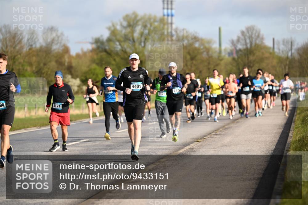 12.04.2026 - 45. Internationalen Wilhelmsburger Insellauf Dr. Thomas Lammeyer http://msf.ph/oto/9433151 12.04.2026 09:17:08 Laufen 96, 3171, 4401, 2379, 2521 meine-sportfotos.de