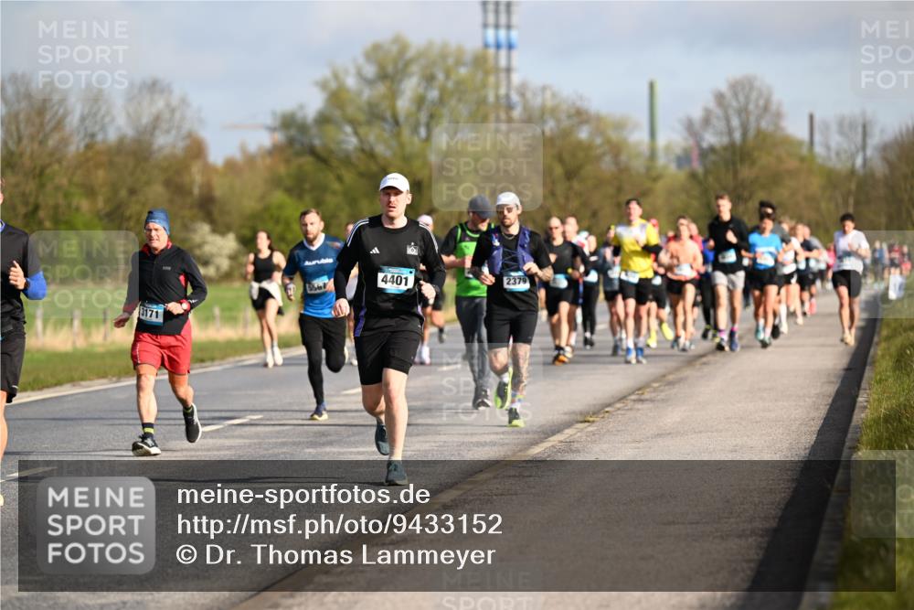 12.04.2026 - 45. Internationalen Wilhelmsburger Insellauf Dr. Thomas Lammeyer http://msf.ph/oto/9433152 12.04.2026 09:17:08 Laufen 3171, 5567, 4401, 2379 meine-sportfotos.de