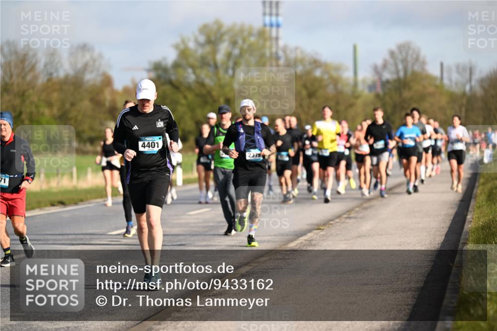 12.04.2026 - 45. Internationalen Wilhelmsburger Insellauf Dr. Thomas Lammeyer http://msf.ph/oto/9433162 12.04.2026 09:17:10 Laufen 71, 4401, 2379 meine-sportfotos.de