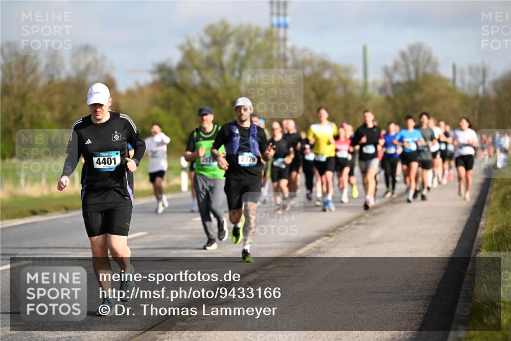 12.04.2026 - 45. Internationalen Wilhelmsburger Insellauf Dr. Thomas Lammeyer http://msf.ph/oto/9433166 12.04.2026 09:17:10 Laufen 4401, 2379 meine-sportfotos.de