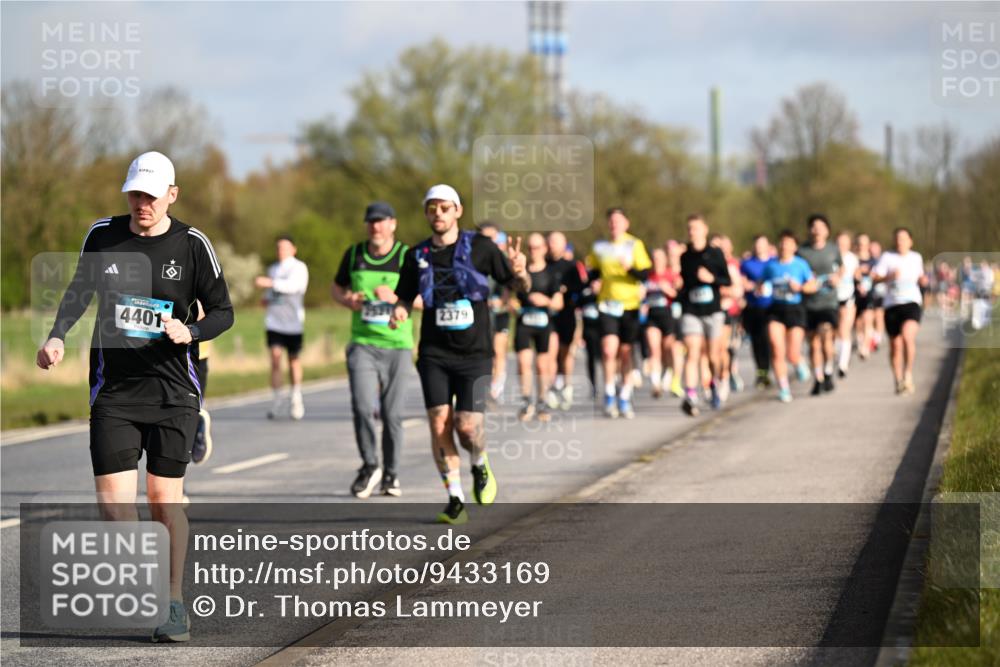 12.04.2026 - 45. Internationalen Wilhelmsburger Insellauf Dr. Thomas Lammeyer http://msf.ph/oto/9433169 12.04.2026 09:17:11 Laufen 4401, 2379 meine-sportfotos.de