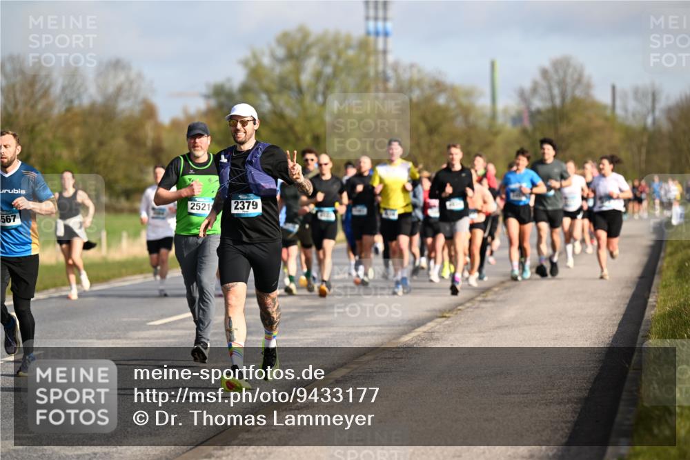 12.04.2026 - 45. Internationalen Wilhelmsburger Insellauf Dr. Thomas Lammeyer http://msf.ph/oto/9433177 12.04.2026 09:17:12 Laufen 2521, 2379, 567 meine-sportfotos.de