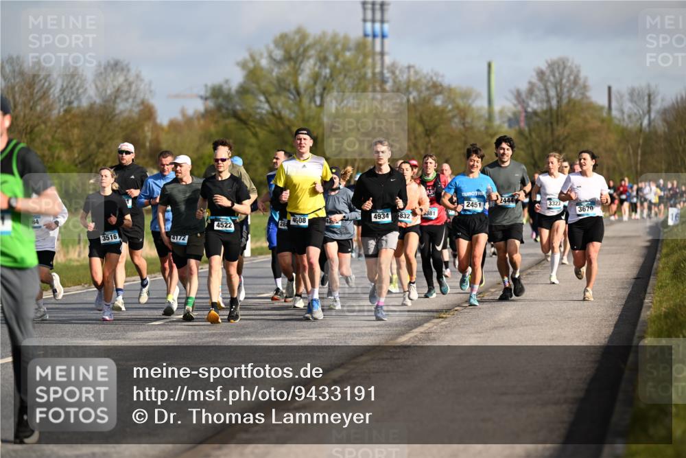 12.04.2026 - 45. Internationalen Wilhelmsburger Insellauf Dr. Thomas Lammeyer http://msf.ph/oto/9433191 12.04.2026 09:17:14 Laufen 2451, 2444, 3323, 4522, 28, 4608, 4934, 832, 381, 3670, 3516, 4172 meine-sportfotos.de