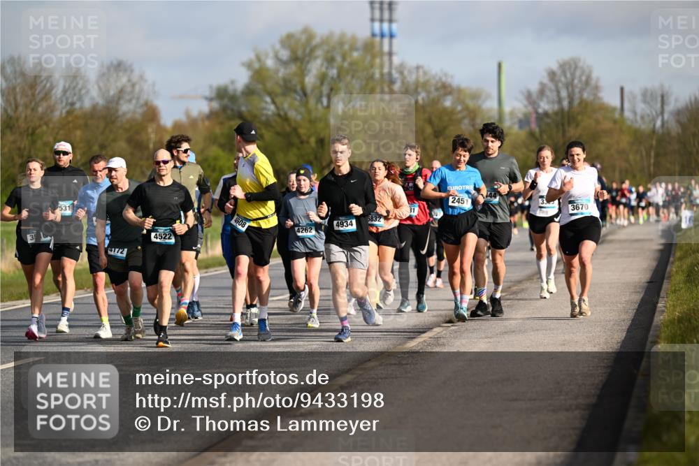 12.04.2026 - 45. Internationalen Wilhelmsburger Insellauf Dr. Thomas Lammeyer http://msf.ph/oto/9433198 12.04.2026 09:17:16 Laufen 531, 4172, 4522, 4508, 4934, 5832, 4262, 2451, 144, 3670 meine-sportfotos.de