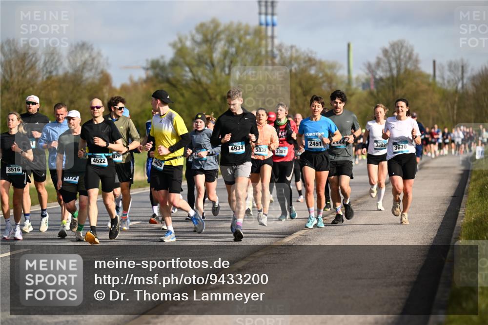 12.04.2026 - 45. Internationalen Wilhelmsburger Insellauf Dr. Thomas Lammeyer http://msf.ph/oto/9433200 12.04.2026 09:17:16 Laufen 3516, 4172, 4522, 878, 4508, 4934, 2451, 2444, 5832, 3381, 3323, 3670 meine-sportfotos.de
