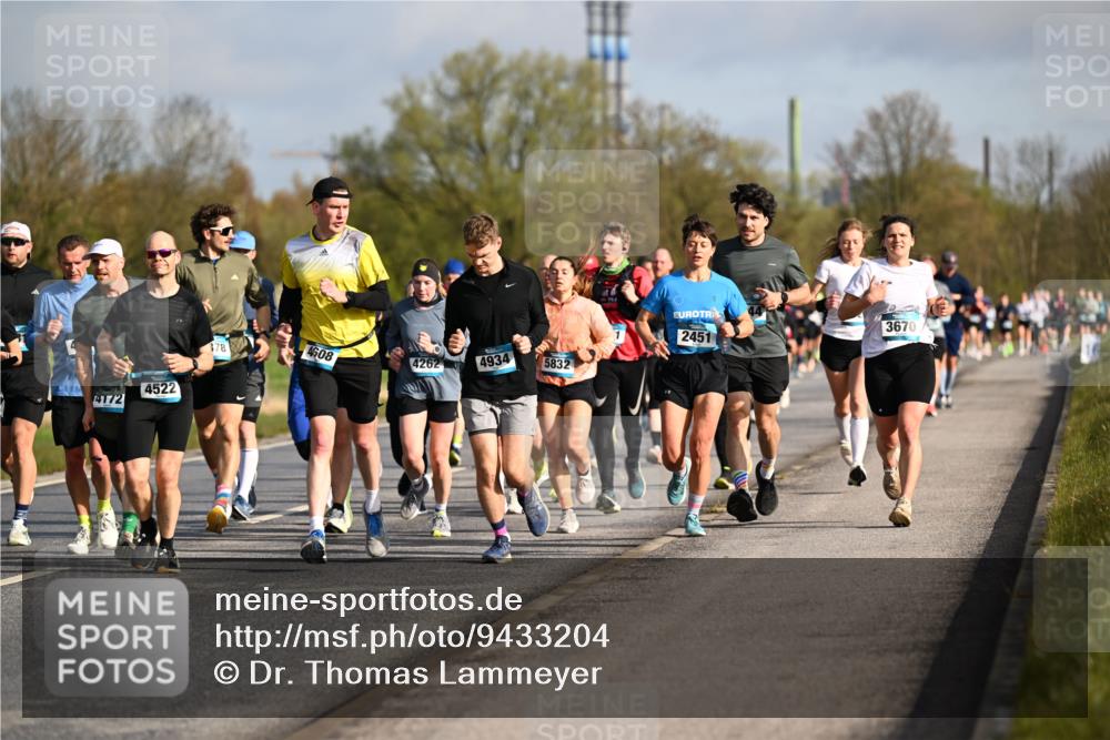 12.04.2026 - 45. Internationalen Wilhelmsburger Insellauf Dr. Thomas Lammeyer http://msf.ph/oto/9433204 12.04.2026 09:17:16 Laufen 4172, 4522, 378, 4608, 4262, 4934, 5832, 2451, 3670 meine-sportfotos.de