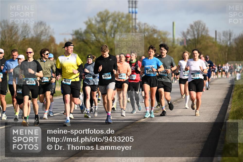 12.04.2026 - 45. Internationalen Wilhelmsburger Insellauf Dr. Thomas Lammeyer http://msf.ph/oto/9433205 12.04.2026 09:17:16 Laufen 417, 4262, 4934, 5832, 3381, 2878, 4522, 4608, 245, 2444, 3323, 3670 meine-sportfotos.de