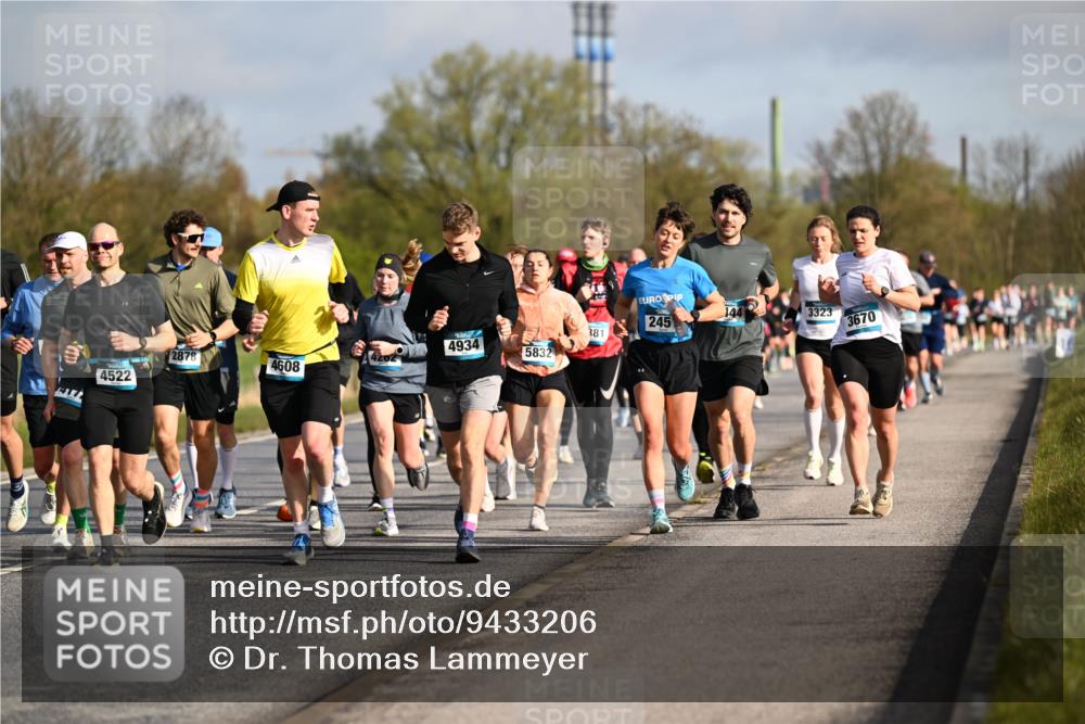 12.04.2026 - 45. Internationalen Wilhelmsburger Insellauf Dr. Thomas Lammeyer http://msf.ph/oto/9433206 12.04.2026 09:17:17 Laufen 3323, 245, 3670, 381, 4934, 2878, 4202, 5832, 4608, 4522, 417 meine-sportfotos.de