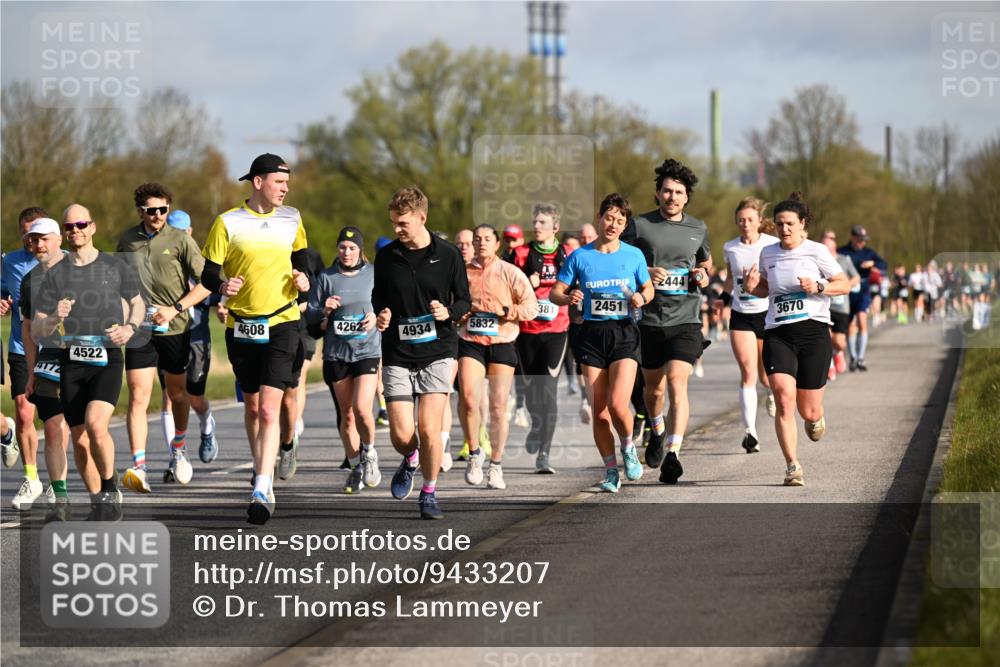 12.04.2026 - 45. Internationalen Wilhelmsburger Insellauf Dr. Thomas Lammeyer http://msf.ph/oto/9433207 12.04.2026 09:17:17 Laufen 4172, 381, 4608, 4262, 5832, 4934, 4522, 2451, 2444, 3670 meine-sportfotos.de