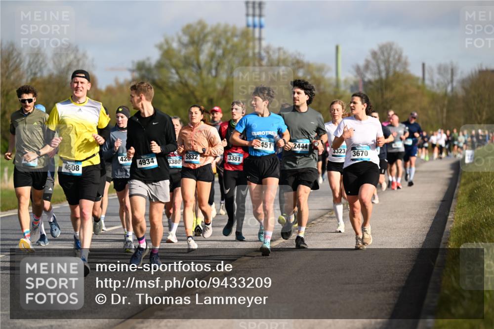 12.04.2026 - 45. Internationalen Wilhelmsburger Insellauf Dr. Thomas Lammeyer http://msf.ph/oto/9433209 12.04.2026 09:17:18 Laufen 451, 2444, 3323, 3670, 5832, 3381, 426, 4934, 3380, 4608 meine-sportfotos.de