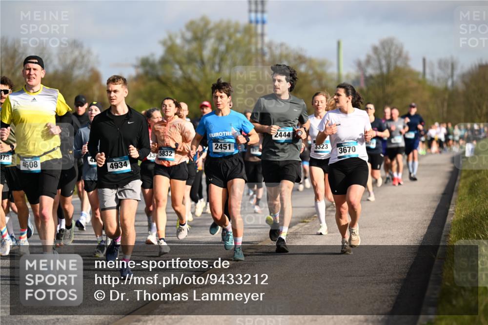 12.04.2026 - 45. Internationalen Wilhelmsburger Insellauf Dr. Thomas Lammeyer http://msf.ph/oto/9433212 12.04.2026 09:17:18 Laufen 2444, 378, 2451, 3375832, 3323, 4608, 3670, 4934 meine-sportfotos.de