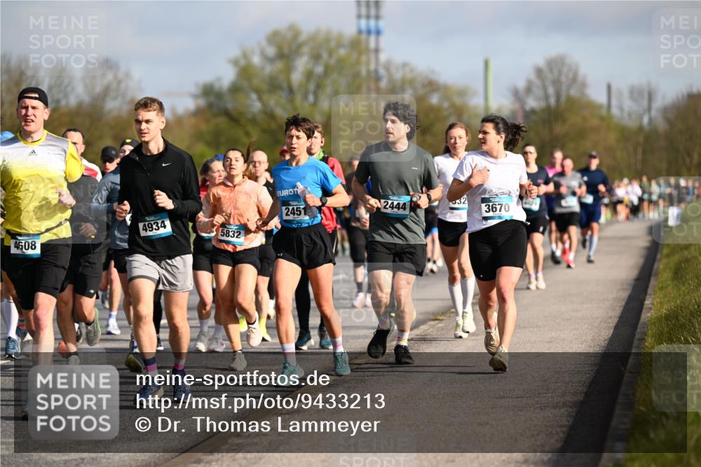 12.04.2026 - 45. Internationalen Wilhelmsburger Insellauf Dr. Thomas Lammeyer http://msf.ph/oto/9433213 12.04.2026 09:17:18 Laufen 4608, 4934, 2451, 2444, 32, 3670, 5832 meine-sportfotos.de