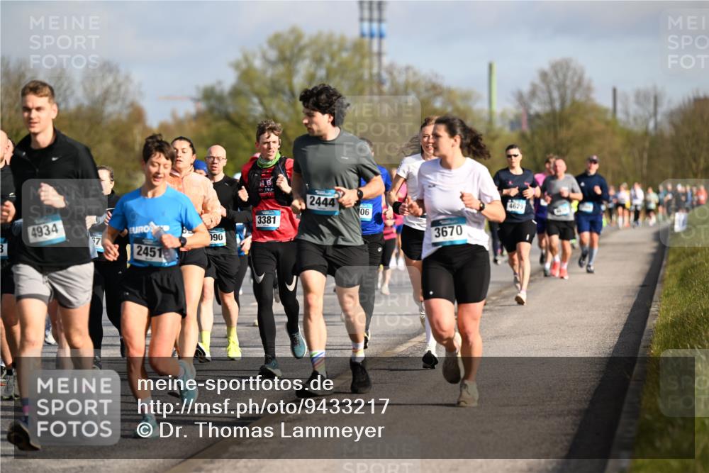 12.04.2026 - 45. Internationalen Wilhelmsburger Insellauf Dr. Thomas Lammeyer http://msf.ph/oto/9433217 12.04.2026 09:17:19 Laufen 3, 4934, 57, 2451, 3381, 090, 2444, 06, 3670, 4629 meine-sportfotos.de