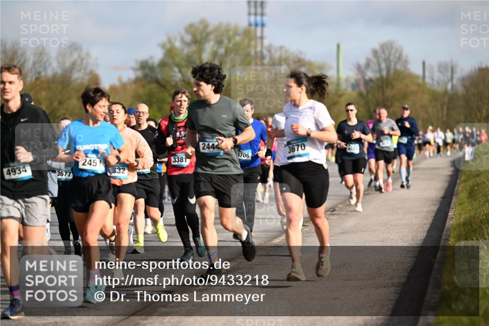 12.04.2026 - 45. Internationalen Wilhelmsburger Insellauf Dr. Thomas Lammeyer http://msf.ph/oto/9433218 12.04.2026 09:17:19 Laufen 4934, 3677, 245, 3381, 32, 2444, 4706, 3670, 4629 meine-sportfotos.de