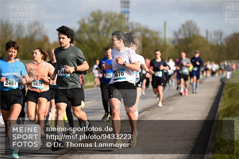 12.04.2026 - 45. Internationalen Wilhelmsburger Insellauf Dr. Thomas Lammeyer http://msf.ph/oto/9433223 12.04.2026 09:17:20 Laufen 2451, 5832, 2444, 3670, 237 meine-sportfotos.de