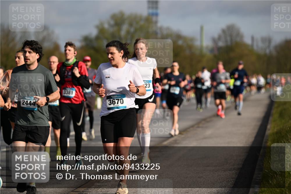 12.04.2026 - 45. Internationalen Wilhelmsburger Insellauf Dr. Thomas Lammeyer http://msf.ph/oto/9433225 12.04.2026 09:17:21 Laufen 2444, 3670, 23 meine-sportfotos.de