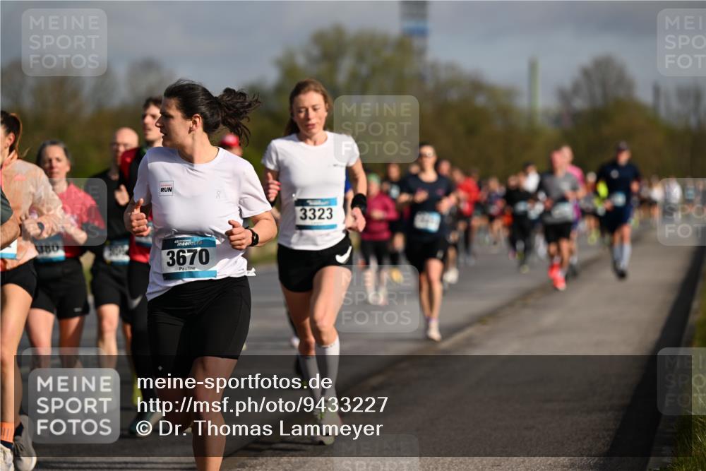 12.04.2026 - 45. Internationalen Wilhelmsburger Insellauf Dr. Thomas Lammeyer http://msf.ph/oto/9433227 12.04.2026 09:17:21 Laufen 180, 3670, 3323 meine-sportfotos.de