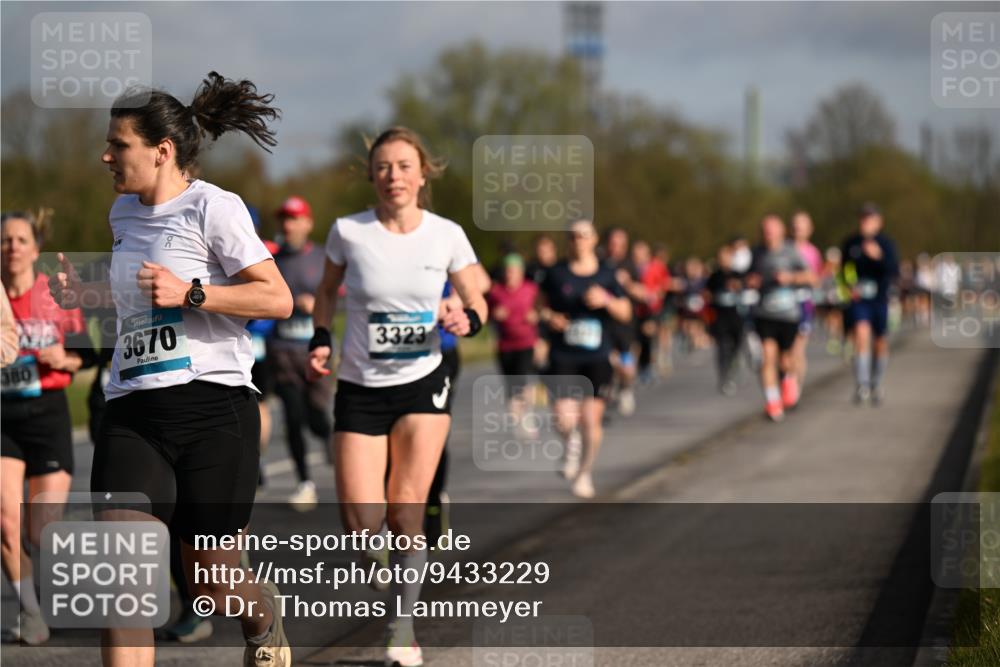 12.04.2026 - 45. Internationalen Wilhelmsburger Insellauf Dr. Thomas Lammeyer http://msf.ph/oto/9433229 12.04.2026 09:17:22 Laufen 380, 3670, 3323 meine-sportfotos.de