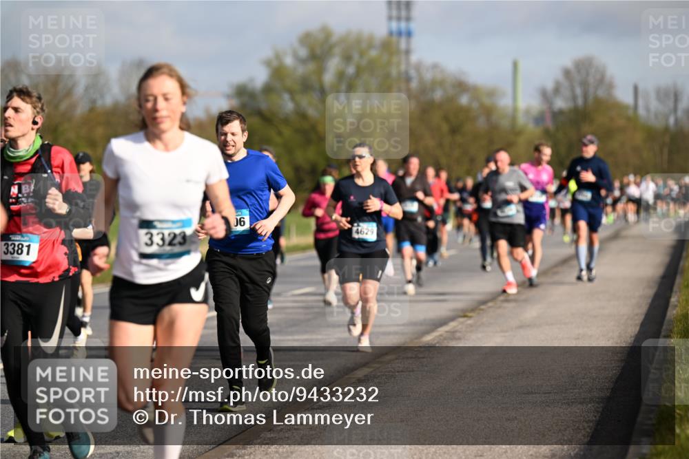 12.04.2026 - 45. Internationalen Wilhelmsburger Insellauf Dr. Thomas Lammeyer http://msf.ph/oto/9433232 12.04.2026 09:17:22 Laufen 3381, 3323, 06, 4629 meine-sportfotos.de