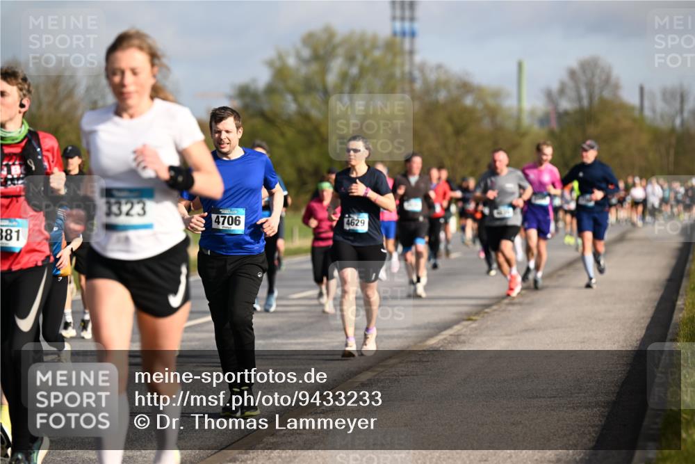 12.04.2026 - 45. Internationalen Wilhelmsburger Insellauf Dr. Thomas Lammeyer http://msf.ph/oto/9433233 12.04.2026 09:17:22 Laufen 381, 3323, 4706, 4629 meine-sportfotos.de