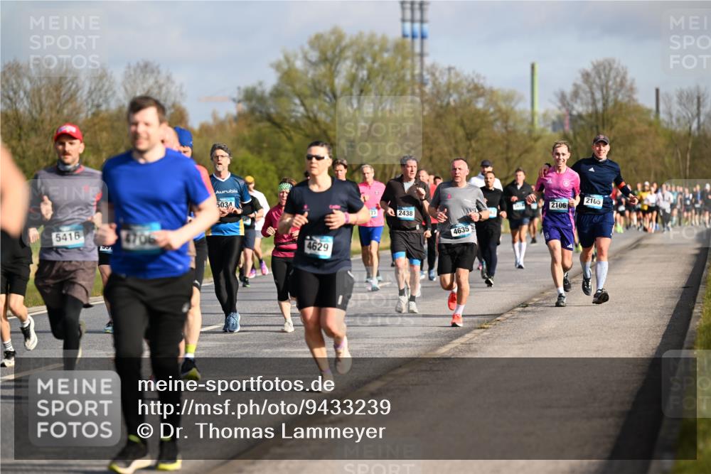 12.04.2026 - 45. Internationalen Wilhelmsburger Insellauf Dr. Thomas Lammeyer http://msf.ph/oto/9433239 12.04.2026 09:17:23 Laufen 5416, 470, 5034, 4629, 73, 2438, 4635, 2106, 2105 meine-sportfotos.de