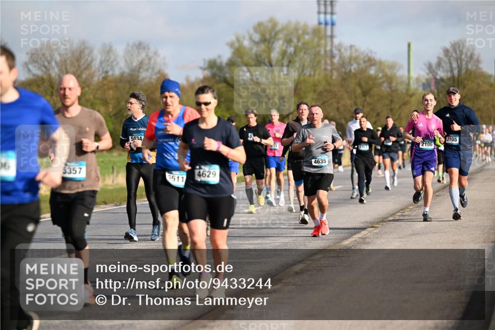 12.04.2026 - 45. Internationalen Wilhelmsburger Insellauf Dr. Thomas Lammeyer http://msf.ph/oto/9433244 12.04.2026 09:17:24 Laufen 06, 5357, 5034, 5511, 4629, 4635, 2105, 2106 meine-sportfotos.de