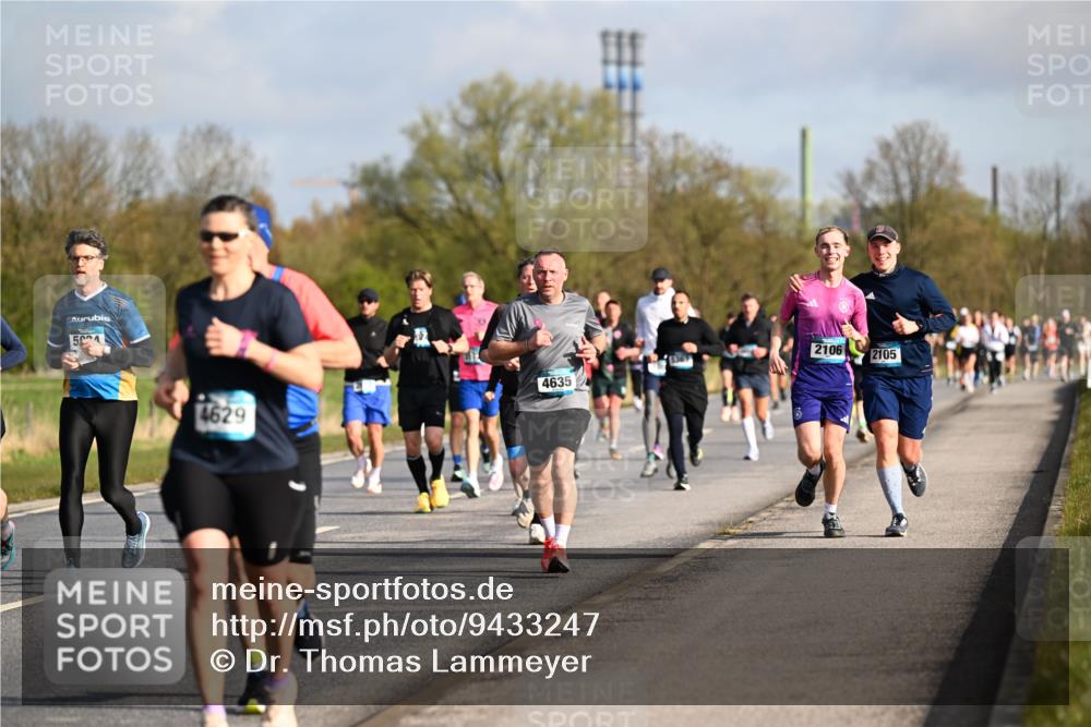 12.04.2026 - 45. Internationalen Wilhelmsburger Insellauf Dr. Thomas Lammeyer http://msf.ph/oto/9433247 12.04.2026 09:17:25 Laufen 4629, 4635, 2106, 2105 meine-sportfotos.de