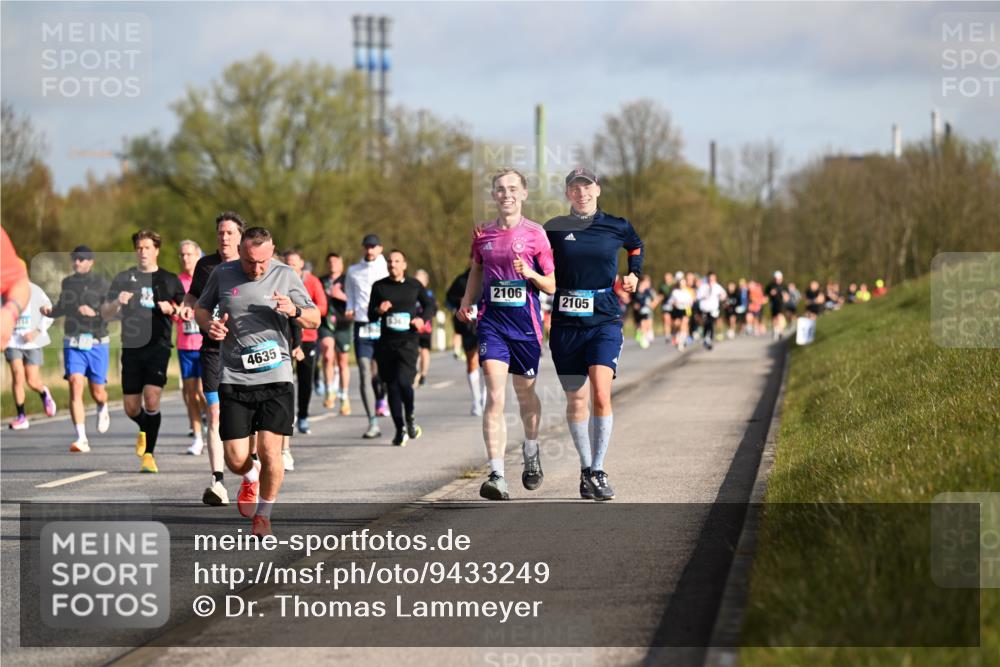 12.04.2026 - 45. Internationalen Wilhelmsburger Insellauf Dr. Thomas Lammeyer http://msf.ph/oto/9433249 12.04.2026 09:17:26 Laufen 4635, 2106, 2105 meine-sportfotos.de