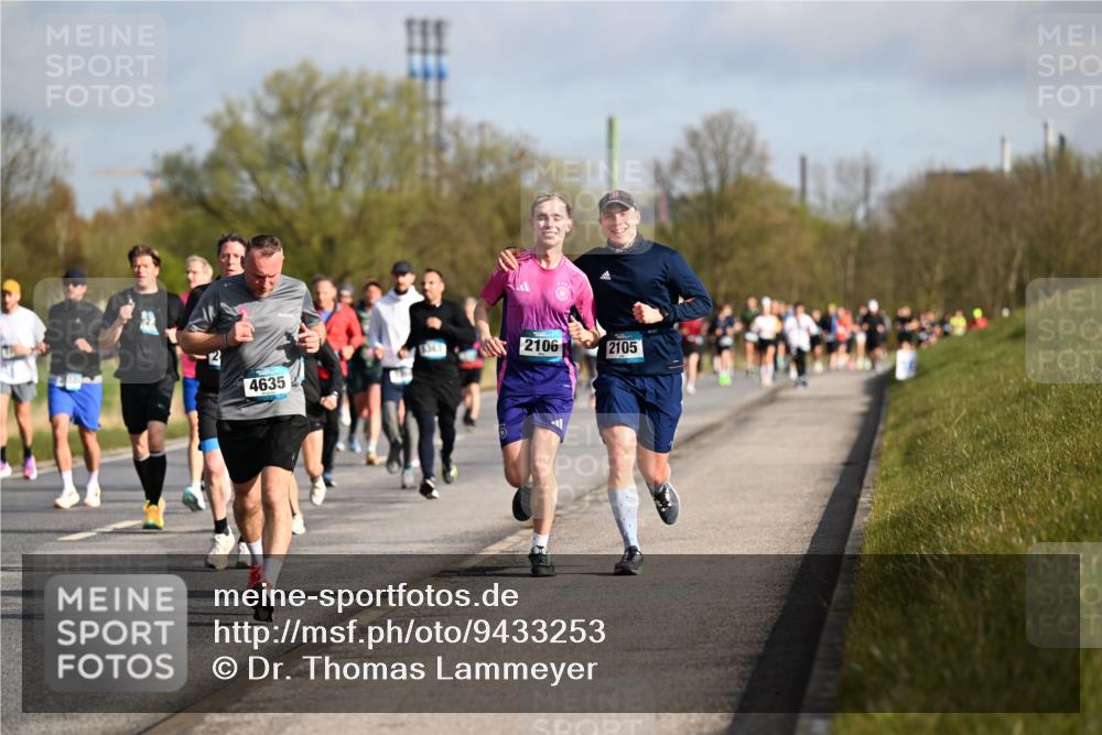 12.04.2026 - 45. Internationalen Wilhelmsburger Insellauf Dr. Thomas Lammeyer http://msf.ph/oto/9433253 12.04.2026 09:17:27 Laufen 2106, 4635, 2105 meine-sportfotos.de