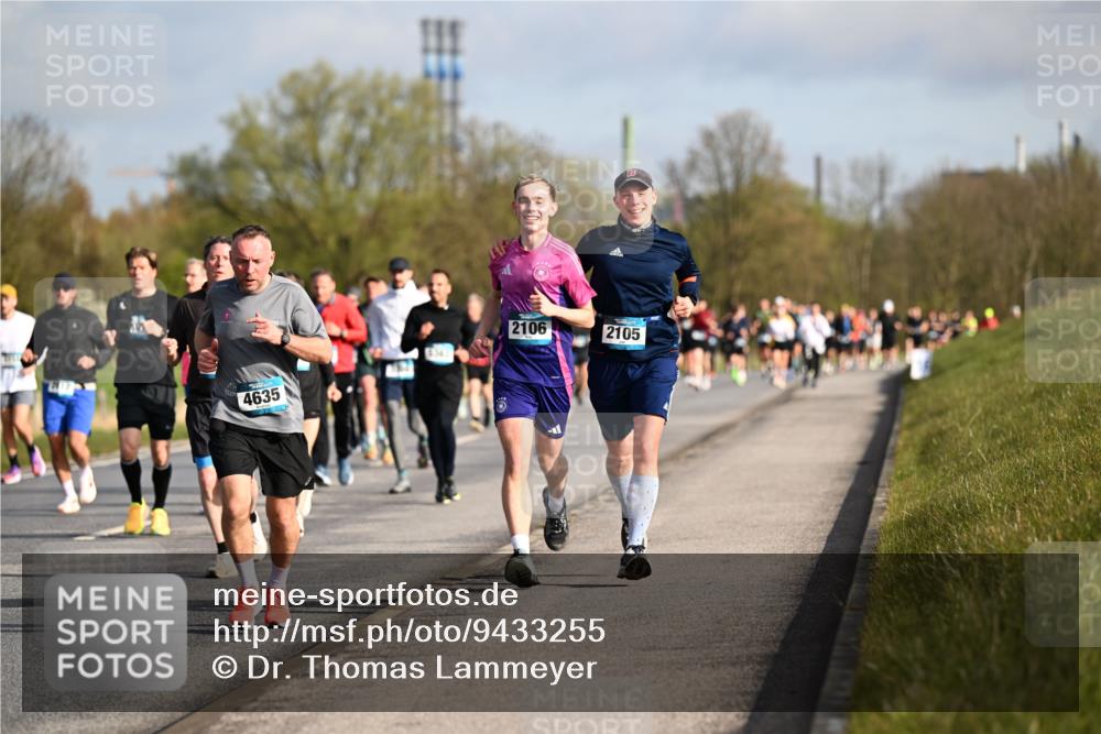 12.04.2026 - 45. Internationalen Wilhelmsburger Insellauf Dr. Thomas Lammeyer http://msf.ph/oto/9433255 12.04.2026 09:17:27 Laufen 4635, 2106, 2105 meine-sportfotos.de