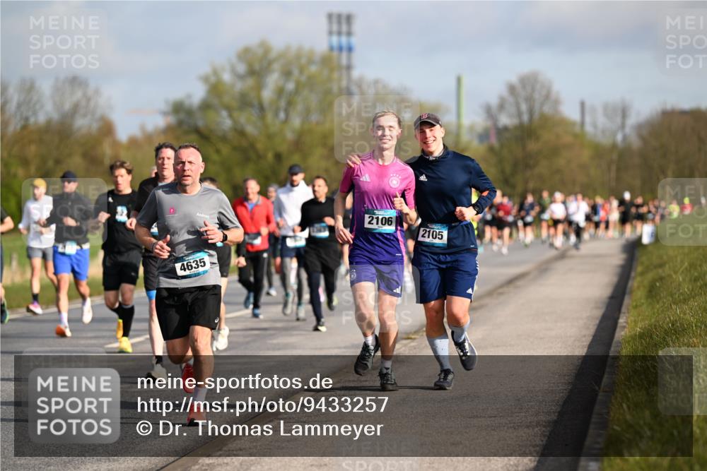 12.04.2026 - 45. Internationalen Wilhelmsburger Insellauf Dr. Thomas Lammeyer http://msf.ph/oto/9433257 12.04.2026 09:17:28 Laufen 2106, 4635, 2105 meine-sportfotos.de