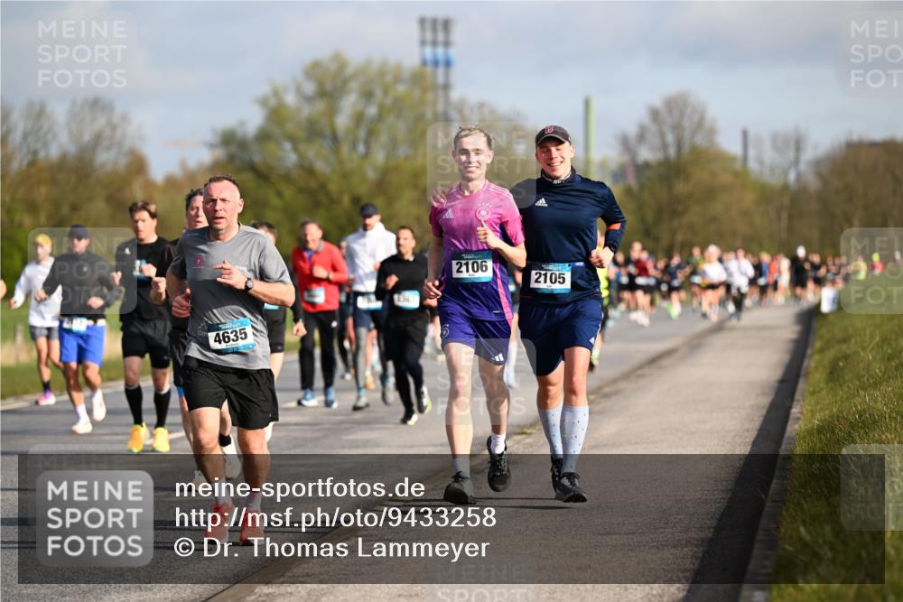 12.04.2026 - 45. Internationalen Wilhelmsburger Insellauf Dr. Thomas Lammeyer http://msf.ph/oto/9433258 12.04.2026 09:17:28 Laufen 4635, 2106, 2105 meine-sportfotos.de