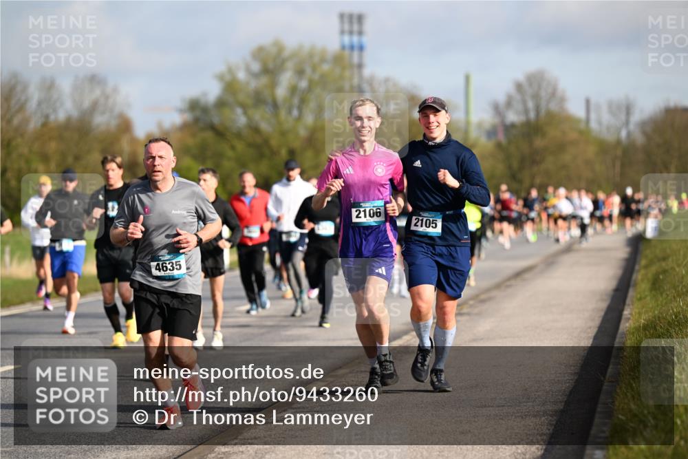 12.04.2026 - 45. Internationalen Wilhelmsburger Insellauf Dr. Thomas Lammeyer http://msf.ph/oto/9433260 12.04.2026 09:17:28 Laufen 2106, 2105, 4635 meine-sportfotos.de