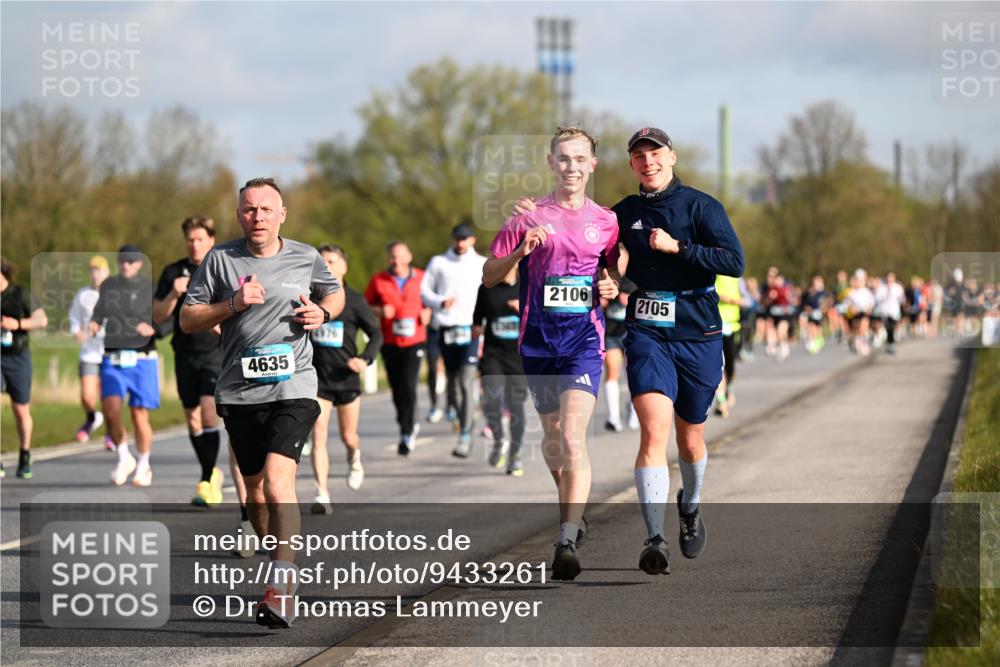12.04.2026 - 45. Internationalen Wilhelmsburger Insellauf Dr. Thomas Lammeyer http://msf.ph/oto/9433261 12.04.2026 09:17:28 Laufen 4635, 6976, 2106, 2105 meine-sportfotos.de