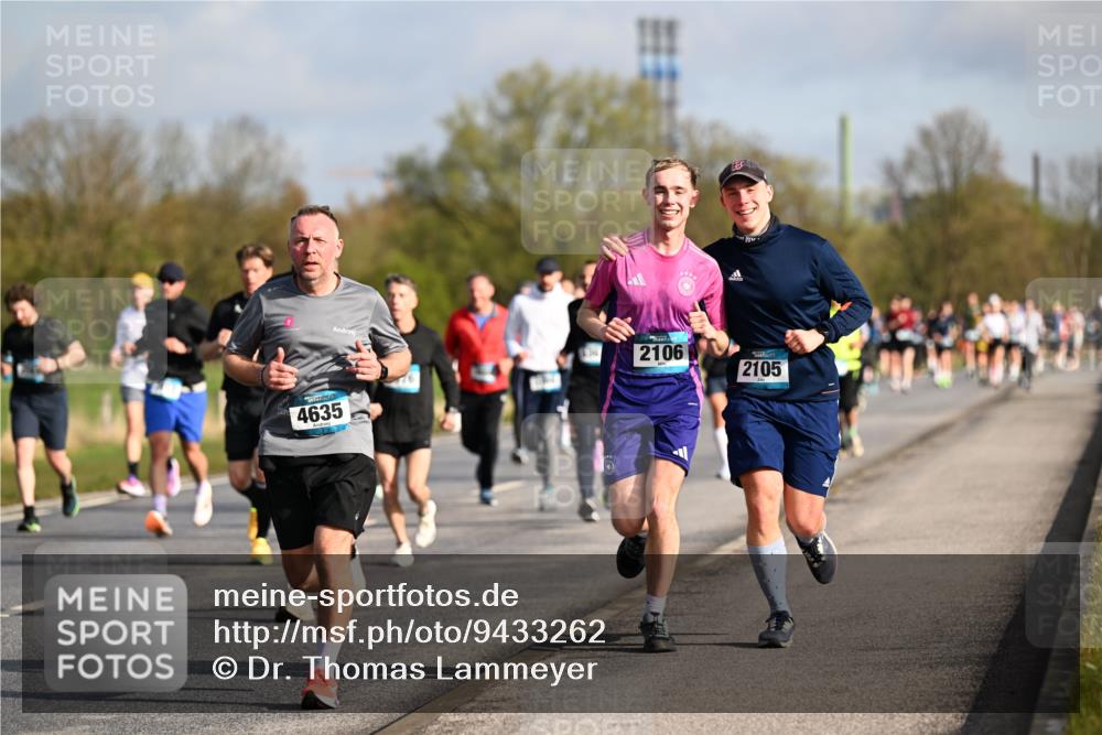12.04.2026 - 45. Internationalen Wilhelmsburger Insellauf Dr. Thomas Lammeyer http://msf.ph/oto/9433262 12.04.2026 09:17:28 Laufen 2106, 2105, 4635 meine-sportfotos.de