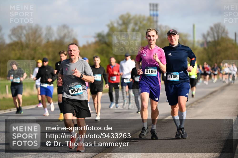 12.04.2026 - 45. Internationalen Wilhelmsburger Insellauf Dr. Thomas Lammeyer http://msf.ph/oto/9433263 12.04.2026 09:17:28 Laufen 4635, 576, 2106, 2105 meine-sportfotos.de